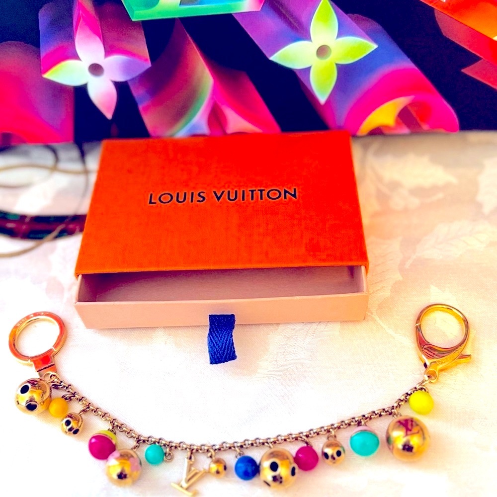Louis Vuitton bag charm in excellent condition
With 15 charms Made in Italy - Picture 3 of 6